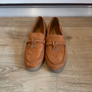Brand new Milooey Penny Loafers in Camel - size 7